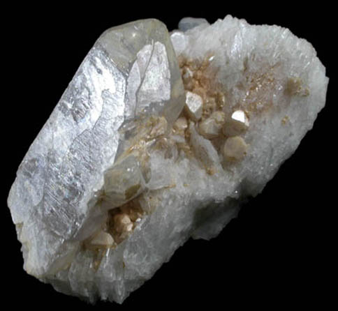 Hydroxylherderite on Albite from Xanda Mine, Virgem da Lapa, Minas Gerais, Brazil