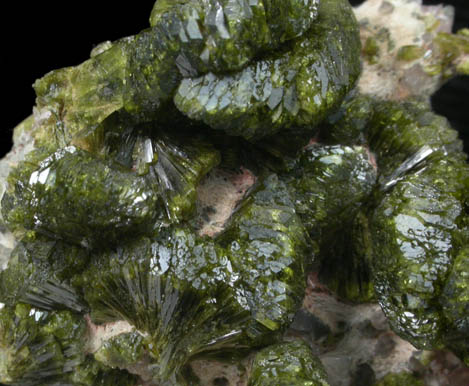 Epidote over Quartz from Barranc de les Collades, Casterner de les Olles, Tremp, Spain