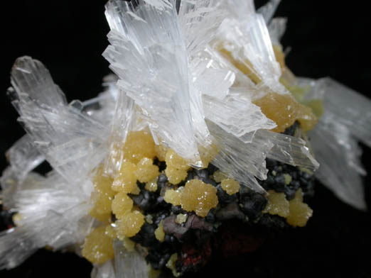 Hemimorphite and Mimetite from Mina Ojuela, Mapimi, Durango, Mexico