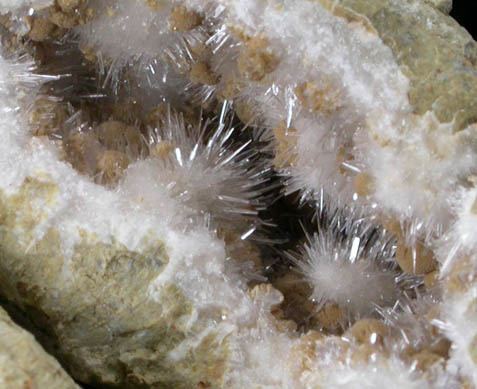 Kutnohorite and Aragonite from Levane, Val D'Arno, Tuscany, Italy