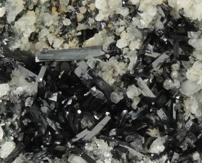 Ferberite (twinned crystals) from Tlerza, Romania