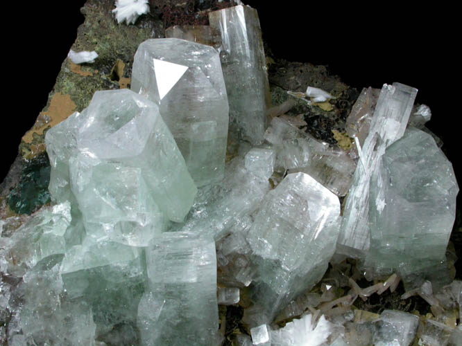 Apophyllite and Scolecite with Stilbite-Ca from Nashik District, Maharashtra, India