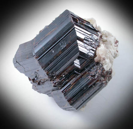 Rutile var. Knee-twin from Lac McGregor, Qubec, Canada