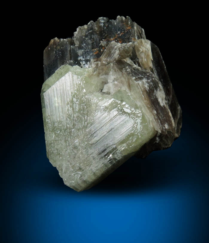 Chrysoberyl (V-twinned crystals) from Rio das Pratinhas, Arataca, Bahia, Brazil