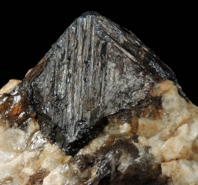 Magnetite in quartz-albite from Route 9 road cut, Beaver Meadow Road exit, Haddam, Middlesex County, Connecticut