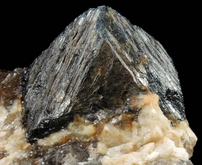 Magnetite in quartz-albite from Route 9 road cut, Beaver Meadow Road exit, Haddam, Middlesex County, Connecticut