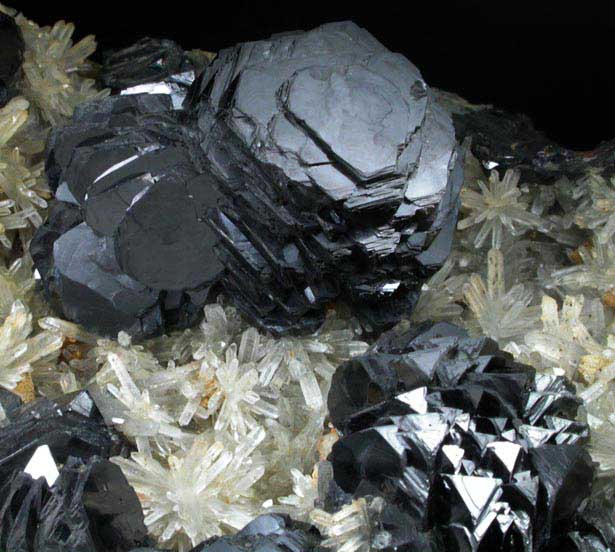 Sphalerite on Quartz with Siderite pseudomorphs from Nikolaevskiy Mine, Dalnegorsk, Primorskiy Kray, Russia