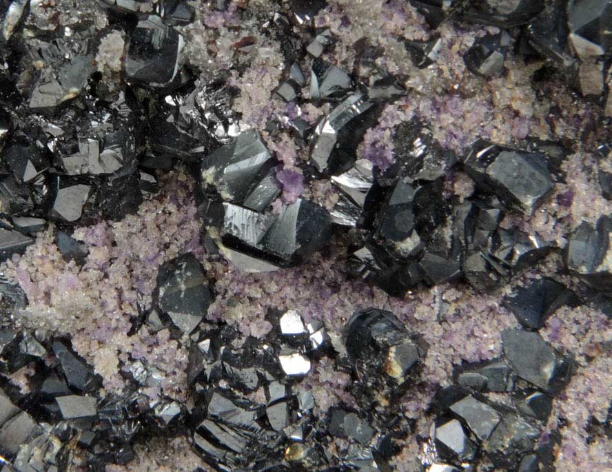 Sphalerite on Quartz with Fluorite from Mahoning Mine, Cave-in-Rock District, Hardin County, Illinois