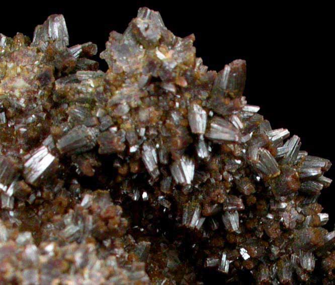 Vanadinite var. Endlichite on Quartz from Mina La Aurora, Cuchillo Parado, Chihuahua, Mexico
