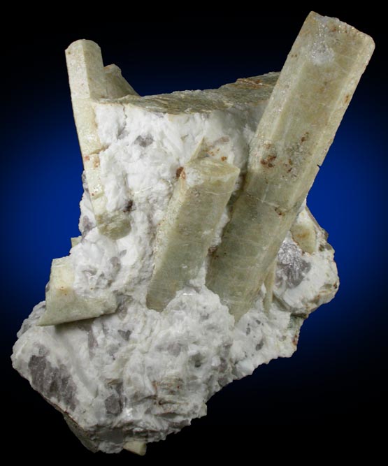 Beryl in Albite with Fluorapatite var. Manganapatite from Beauregard Quarry, Alstead, Cheshire County, New Hampshire