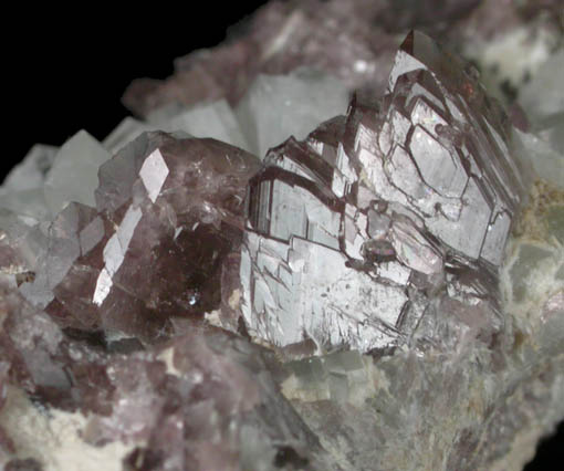 Axinite-(Fe) and Albite from New Melones Dam, Area No. 1, Calaveras County, California