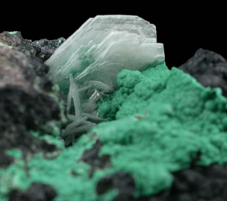 Barite on Malachite and Tenorite from Planet Mine, La Paz County, Arizona