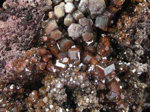 Vanadinite from Ramsey Mine, 22 km ESE of Quartzite, La Paz County, Arizona