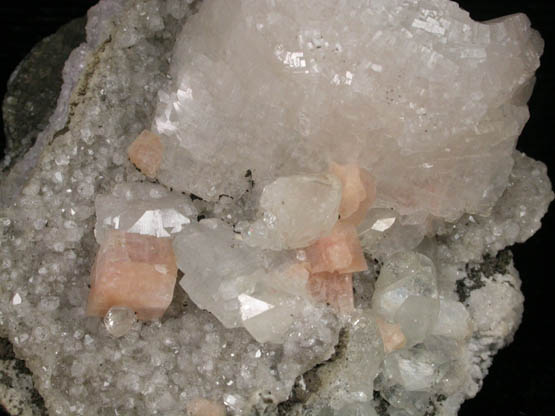 Heulandite-Ca, Chabazite-Ca, Quartz, Datolite from Upper New Street Quarry, Paterson, Passaic County, New Jersey