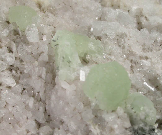 Heulandite-Ca and Prehnite on Quartz from Upper New Street Quarry, Paterson, Passaic County, New Jersey