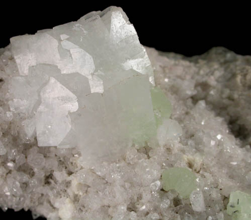 Heulandite-Ca and Prehnite on Quartz from Upper New Street Quarry, Paterson, Passaic County, New Jersey