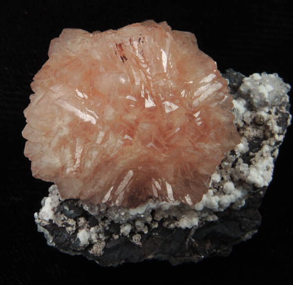 Olmiite with Oyelite and Calcite from N'Chwaning II Mine, Kalahari Manganese Field, Northern Cape Province, South Africa (Type Locality for Olmiite)