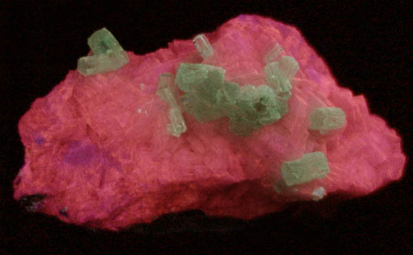 Photo below under shortwave ultraviolet illumination of Willemite on Calcite from Tsumeb Mine, Otavi-Bergland District, Oshikoto, Namibia Willemite on Calcite from Tsumeb Mine, Otavi-Bergland District, Oshikoto, Namibia