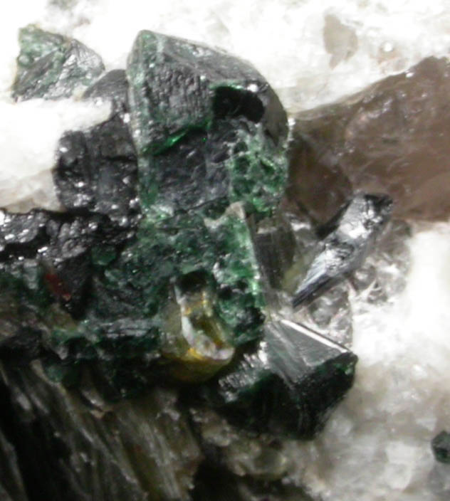 Gahnite with Muscovite and Fluorapatite in Albite from Hollister Quarry, South Glastonbury, Hartford County, Connecticut