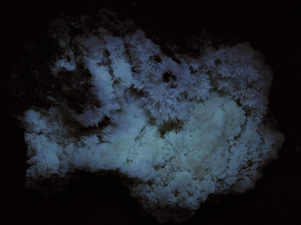 Aragonite from Sweetwater Mine, 9.6 km NE of Morro Bay, San Luis Obispo County, California