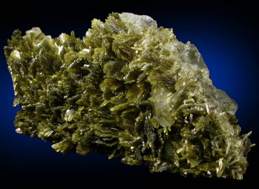 Clinozoisite var. Pistacite from Alicante, Comunidad Valenciana, Spain
