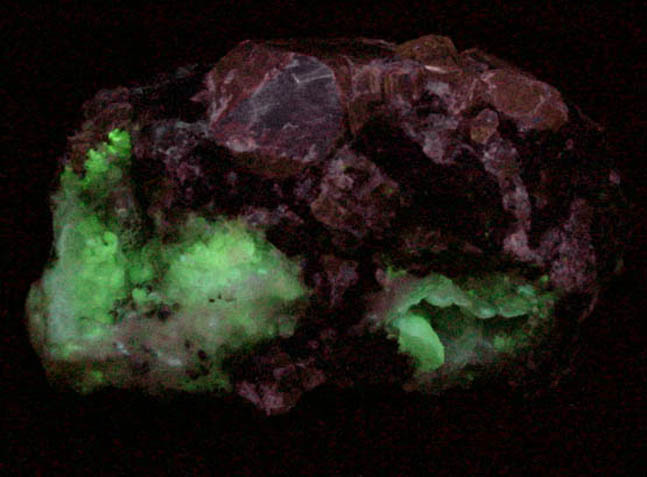 Fluorapatite in Quartz from Cerro de Mercado, Durango, Mexico