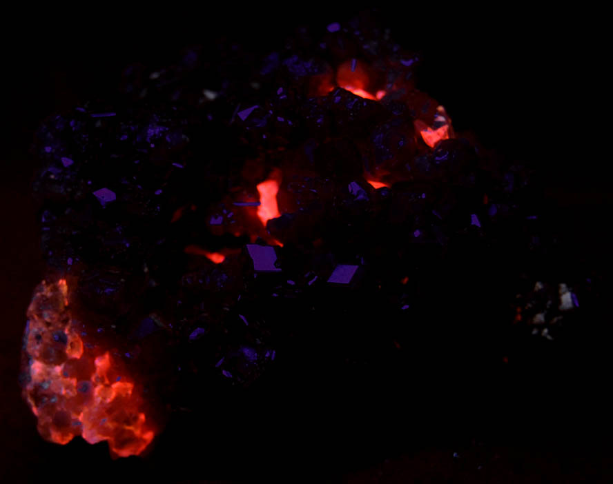 Photo below under shortwave ultraviolet illumination of Grossular Garnet over Calcite from Handan, Hebei, China Grossular Garnet over Calcite from Handan, Hebei, China