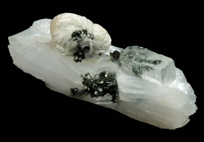 Stilbite, Apophyllite, Gyrolite, Chlorite from Ahmednagar, Maharashtra, India