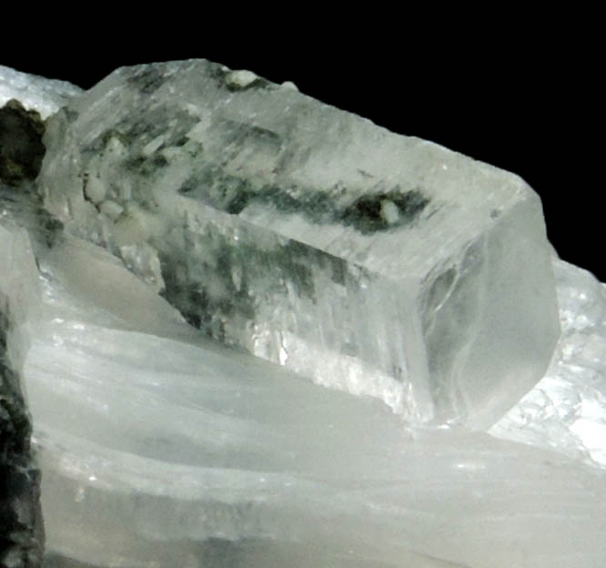 Stilbite, Apophyllite, Gyrolite, Chlorite from Ahmednagar, Maharashtra, India