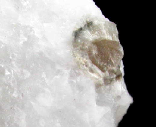 Periclase with Brucite alteration rims from Crestmore Quarry, 440 Level, 1620 North, Riverside County, California