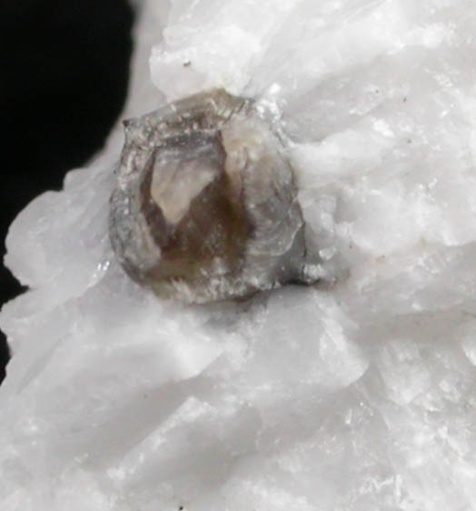 Periclase with Brucite alteration rims from Crestmore Quarry, 440 Level, 1620 North, Riverside County, California