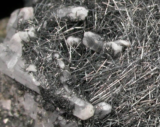 Boulangerite-Jamesonite on Arsenopyrite and Quartz from Mina Noche Buena, Zacatecas, Mexico