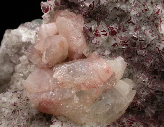 Heulandite on Calcite with Hematite from Upper New Street Quarry, Paterson, Passaic County, New Jersey