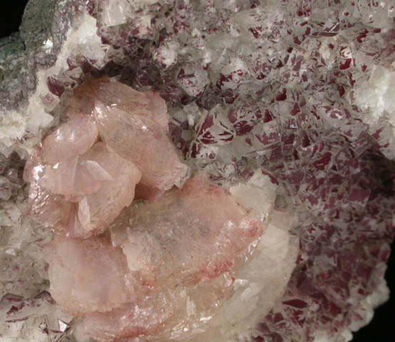Heulandite on Calcite with Hematite from Upper New Street Quarry, Paterson, Passaic County, New Jersey
