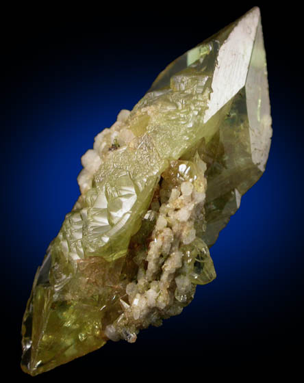 Titanite (V-twinned crystals) from Capelinha, Minas Gerais, Brazil