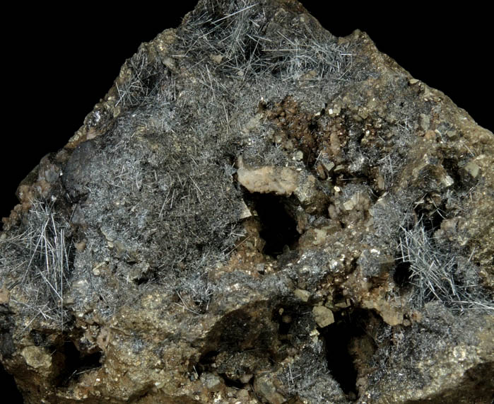 Jamesonite-Boulangerite on Pyrite and Sphalerite from Mina Noche Buena, Mazapil, Zacatecas, Mexico