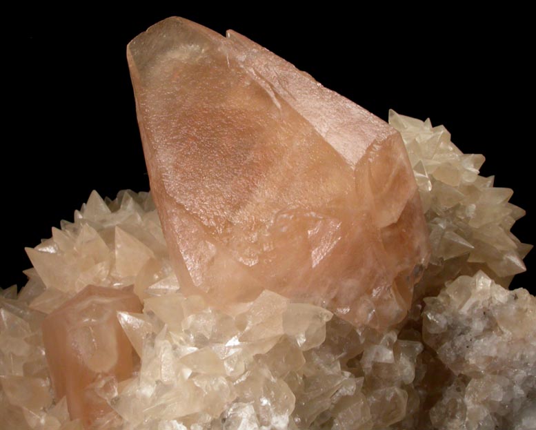 Calcite from Pugh Quarry, 6 km NNW of Custar, Wood County, Ohio