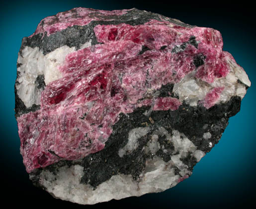 Eudialyte, Kataphorite, Albite from Kipawa Complex, Villedieu Twp., Qubec, Canada