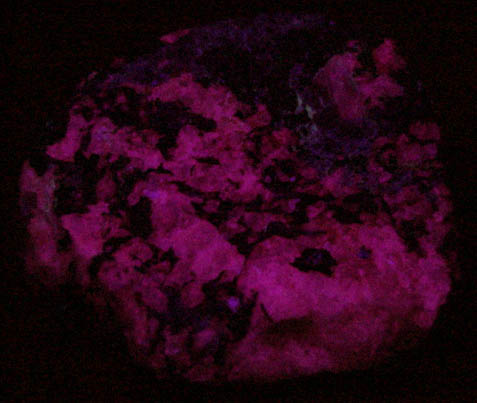 Eudialyte, Kataphorite, Albite from Kipawa Complex, Villedieu Twp., Qubec, Canada