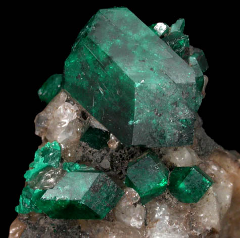 Dioptase on Calcite from Altyn-Tyube, 66 km east of Karagandy, Karaganda Oblast', Kazakhstan (Type Locality for Dioptase)