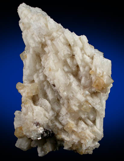 Kosnarite and Zanazziite on Albite from Jenipapo District, Itinga, Minas Gerais, Brazil