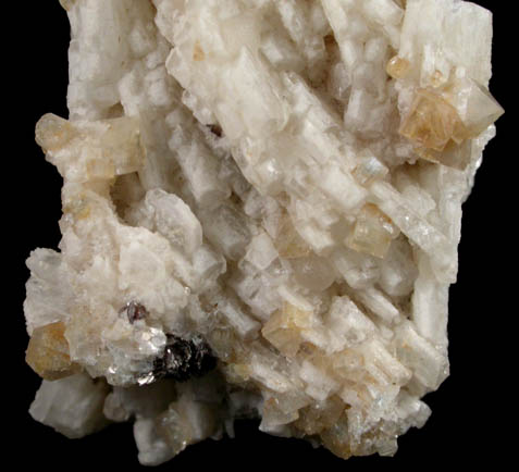 Kosnarite and Zanazziite on Albite from Jenipapo District, Itinga, Minas Gerais, Brazil