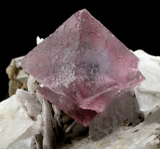 Fluorite with Hedenbergite and Calcite from Huanggang Mine, Kshktng Q, Chifeng, Inner Mongolia, China