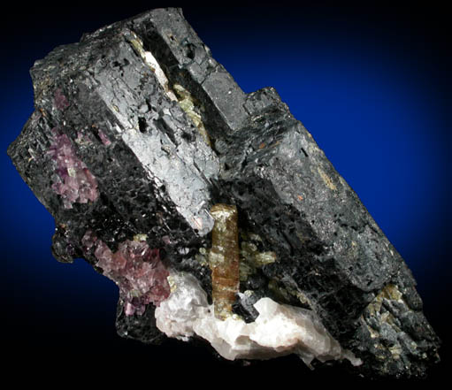 Hornblende with Fluorapatite and Fluorite from Glamorgan Township, Ontario, Canada