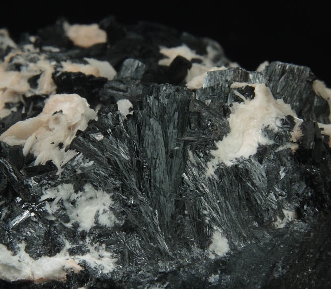 Barite on Manganite from Hurley, Iron County, Wisconsin