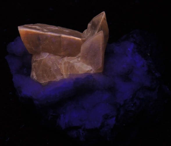 Calcite on Prehnite from Woodbury Traprock Quarry, east of Woodbury, Litchfield County, Connecticut