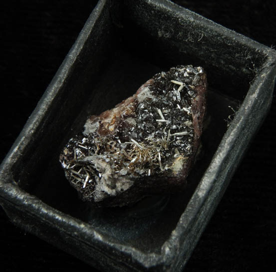 Ecdemite and Descloizite (micromount) from Las Chispas, Arizpe, Sonora, Mexico