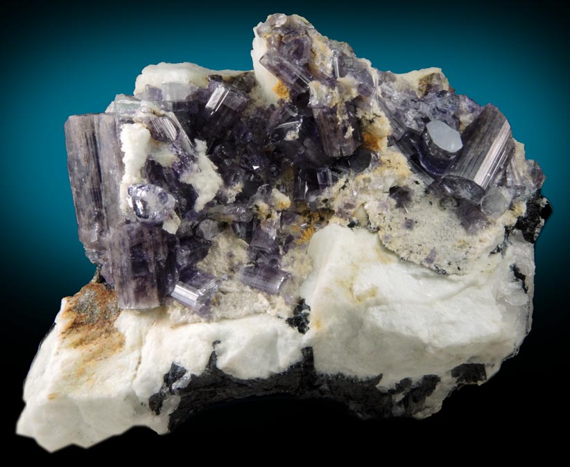 Fluorapatite with Bertrandite on Albite from Lavra da Golconda, near Governador Valadares, Minas Gerais, Brazil