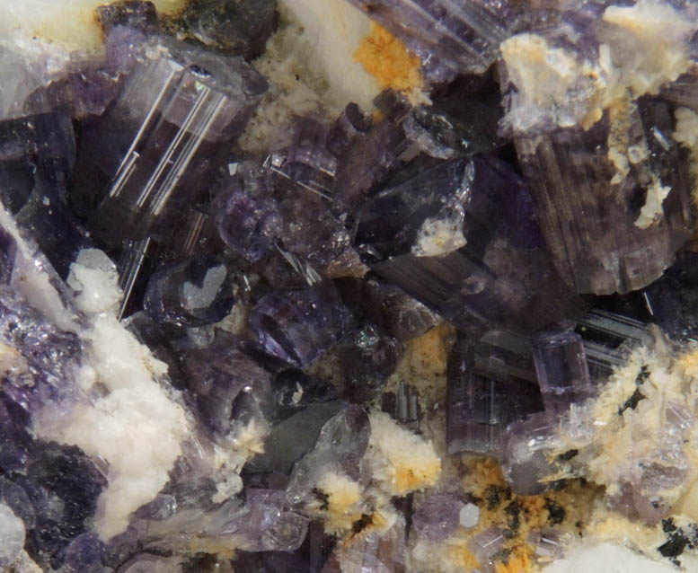 Fluorapatite with Bertrandite on Albite from Lavra da Golconda, near Governador Valadares, Minas Gerais, Brazil