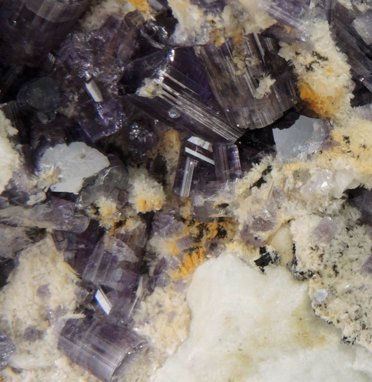 Fluorapatite with Bertrandite on Albite from Lavra da Golconda, near Governador Valadares, Minas Gerais, Brazil